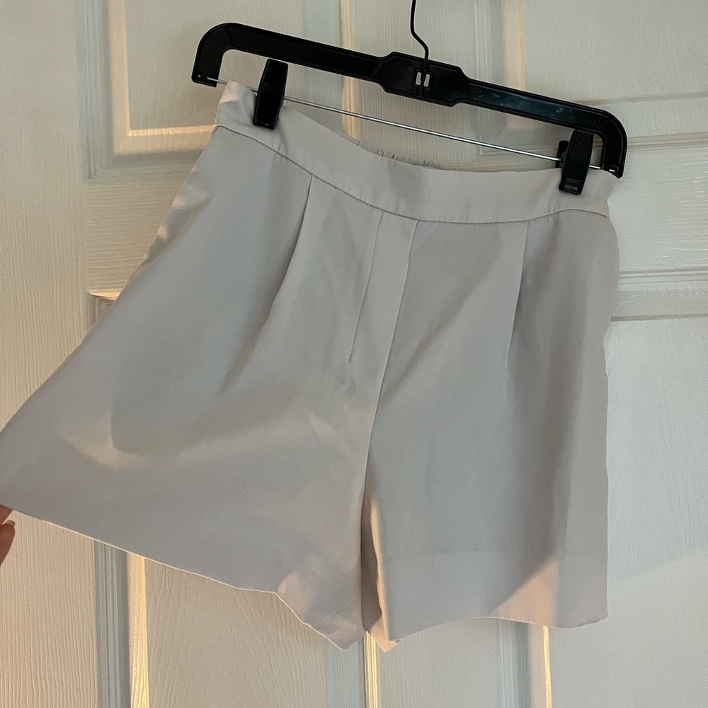Aritzia Babaton Pleaded Pull On Shorts